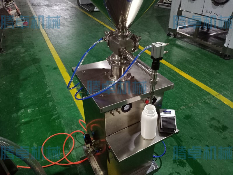 液體灌裝機(jī) 液體灌裝機(jī)